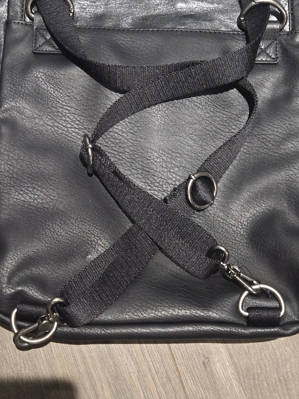 The Sak Ventura Black Soft Leather Convertible Backpack Crossbody EUC Pristine